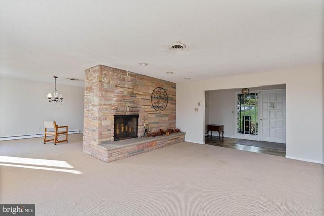 8 LOCHVIEW CT, Lutherville Timonium, MD 21093