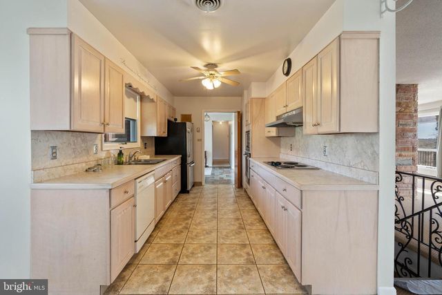 8 LOCHVIEW CT, Lutherville Timonium, MD 21093