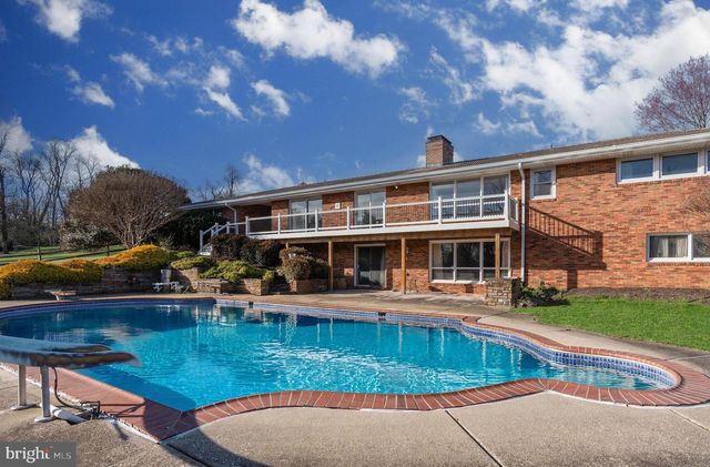 8 LOCHVIEW CT, Lutherville Timonium, MD 21093