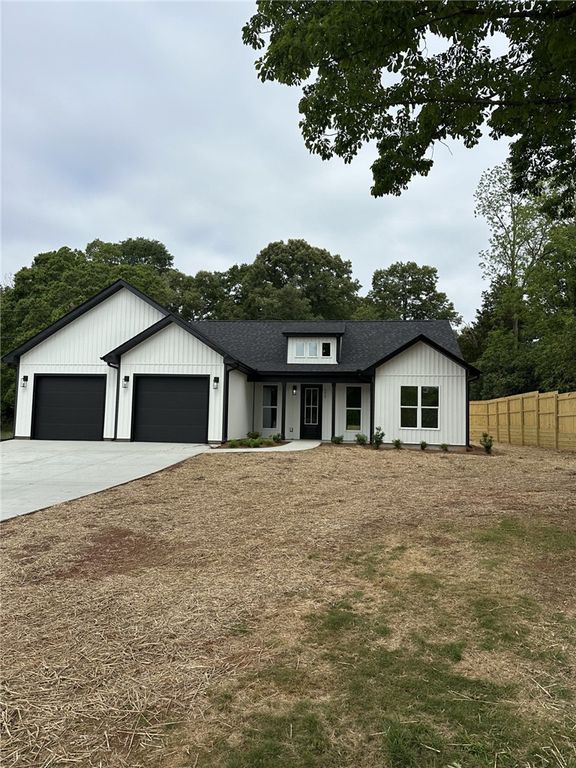 1427 E Calhoun Street, Anderson, SC 29621