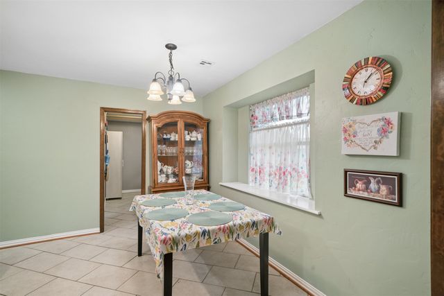 208 N Hemlock Avenue, Broken Arrow, OK 74012