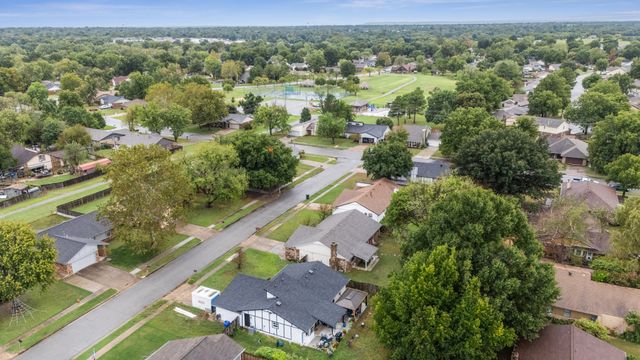 208 N Hemlock Avenue, Broken Arrow, OK 74012