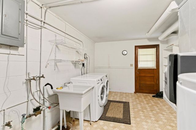 1236 20th Street, West Des Moines, IA 50265