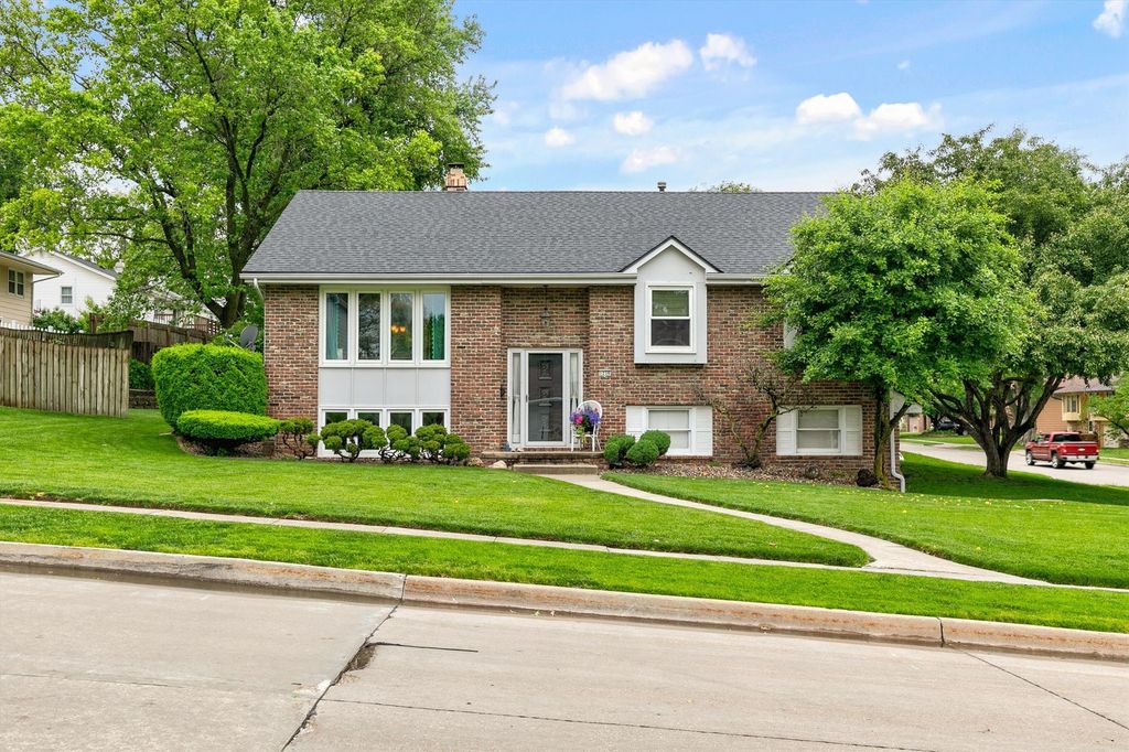 1236 20th Street, West Des Moines, IA 50265