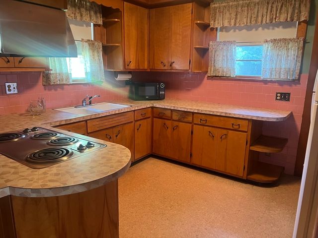 33 Dewey, Methuen, MA 01844