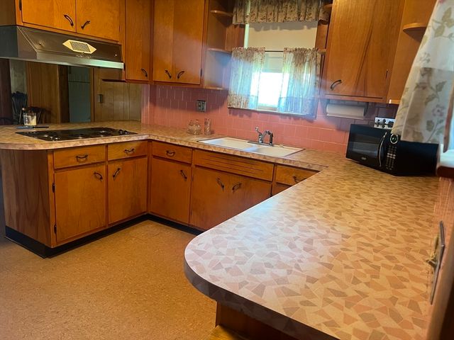 33 Dewey, Methuen, MA 01844