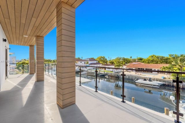 2050 S Hibiscus Dr, North Miami, FL 33181