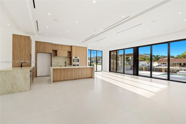 2050 S Hibiscus Dr, North Miami, FL 33181