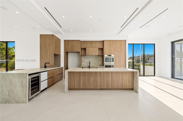 2050 S Hibiscus Dr, North Miami, FL 33181