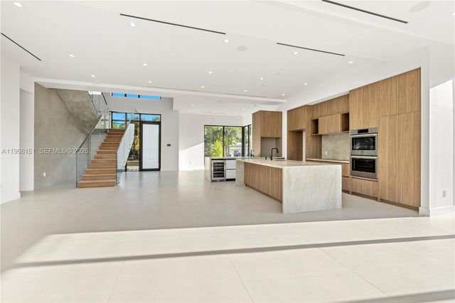 2050 S Hibiscus Dr, North Miami, FL 33181