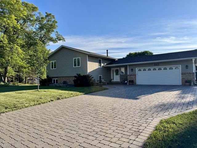 8419 Cooper Way, Inver Grove Heights, MN 55076