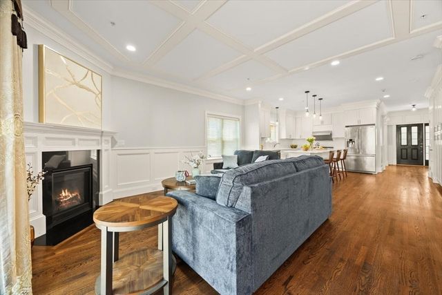 20 Dalby St 20, Newton, MA 02458