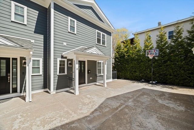 20 Dalby St 20, Newton, MA 02458