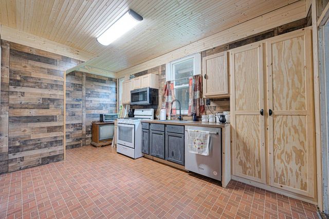 9189 Maple Street, Stoutsville, OH 43154
