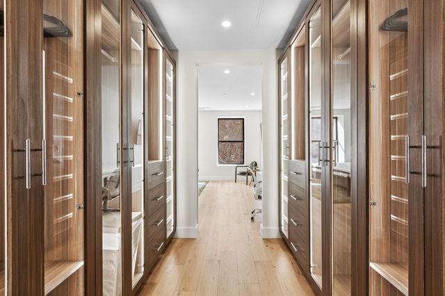 389 MANHATTAN Avenue, New York City, NY 10026