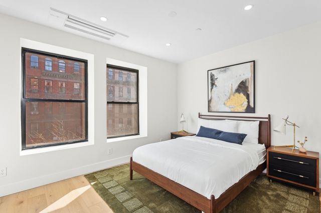 389 MANHATTAN Avenue, New York City, NY 10026