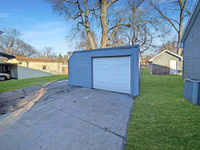 4117 5th Avenue, Des Moines, IA 50313