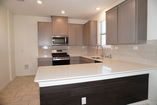 4809 PARK GLN, Marion, TX 78124