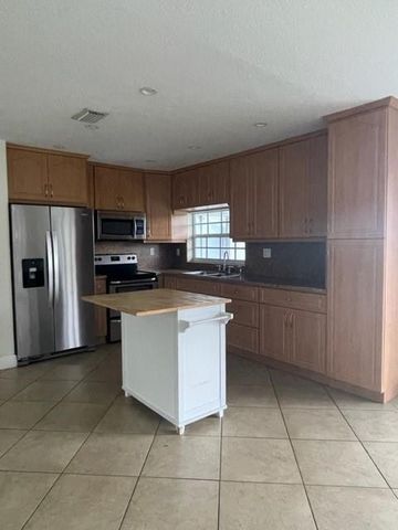 7871 NW 181st Street, Hialeah, FL 33015