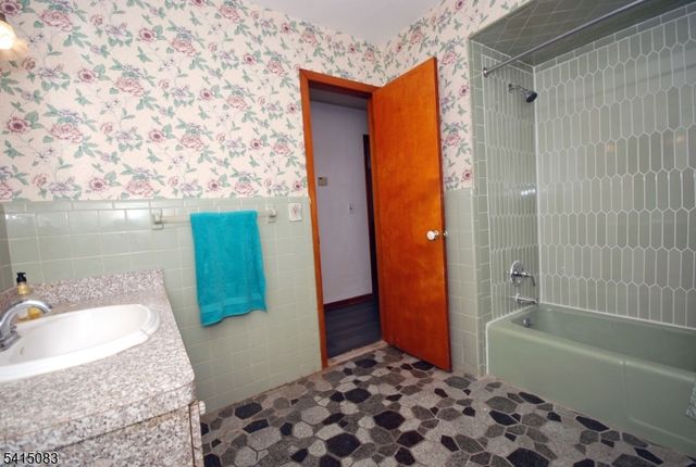 28 Overlook Rd, Little Falls Twp., NJ 07424