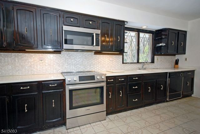 28 Overlook Rd, Little Falls Twp., NJ 07424