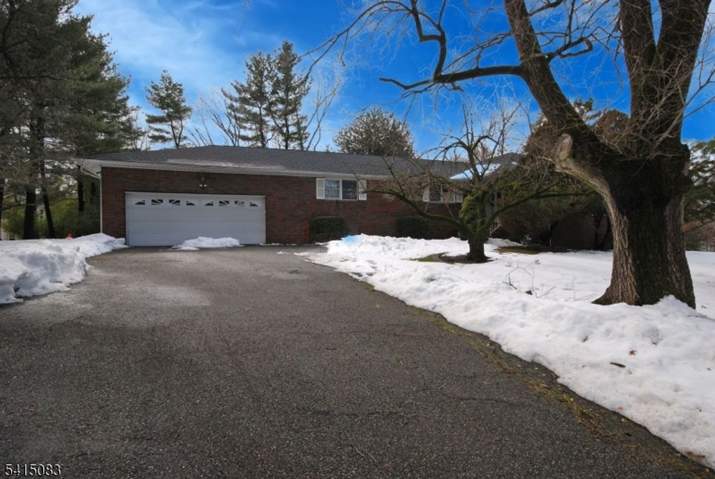 28 Overlook Rd, Little Falls Twp., NJ 07424