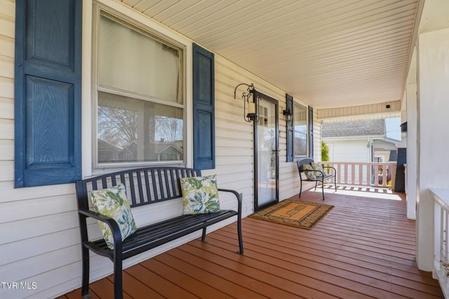 916 East Hillcrest Drive, Johnson City, TN 37604