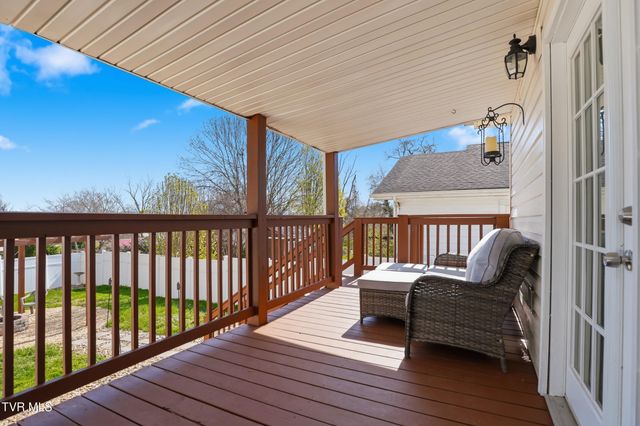 916 East Hillcrest Drive, Johnson City, TN 37604