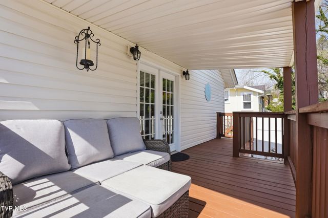 916 East Hillcrest Drive, Johnson City, TN 37604