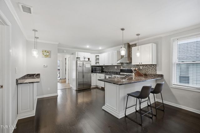 916 East Hillcrest Drive, Johnson City, TN 37604