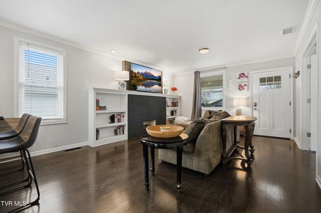 916 East Hillcrest Drive, Johnson City, TN 37604