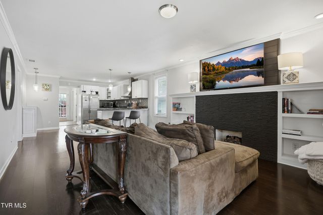 916 East Hillcrest Drive, Johnson City, TN 37604