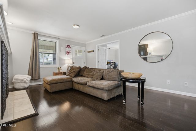 916 East Hillcrest Drive, Johnson City, TN 37604