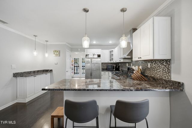 916 East Hillcrest Drive, Johnson City, TN 37604