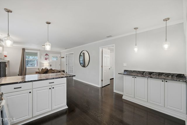 916 East Hillcrest Drive, Johnson City, TN 37604