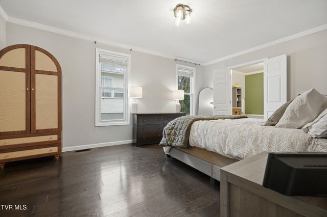 916 East Hillcrest Drive, Johnson City, TN 37604