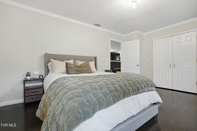 916 East Hillcrest Drive, Johnson City, TN 37604