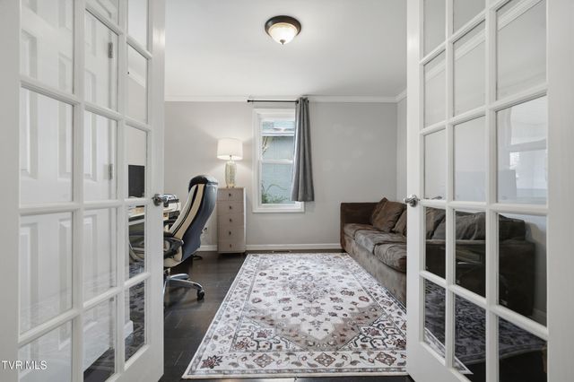 916 East Hillcrest Drive, Johnson City, TN 37604