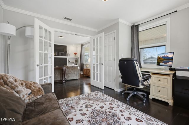 916 East Hillcrest Drive, Johnson City, TN 37604