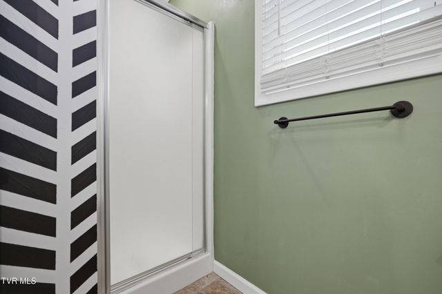 916 East Hillcrest Drive, Johnson City, TN 37604