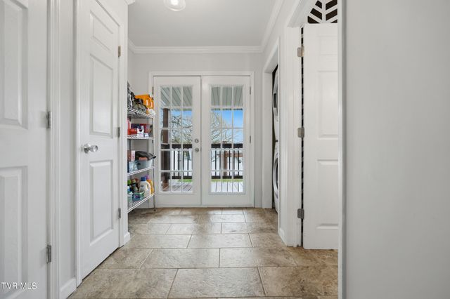 916 East Hillcrest Drive, Johnson City, TN 37604