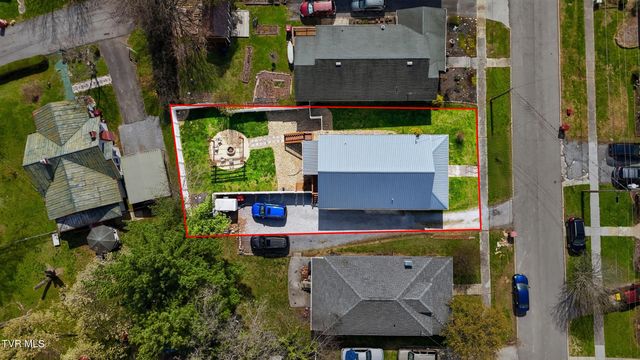 916 East Hillcrest Drive, Johnson City, TN 37604