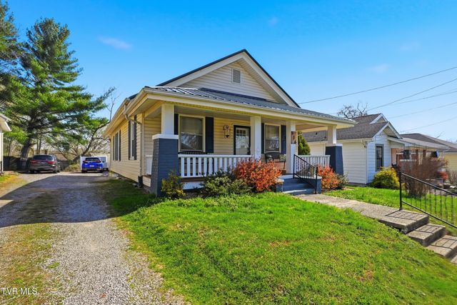 916 East Hillcrest Drive, Johnson City, TN 37604