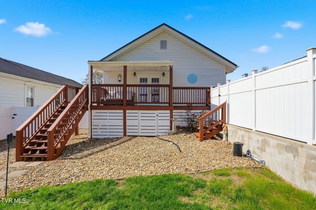 916 East Hillcrest Drive, Johnson City, TN 37604