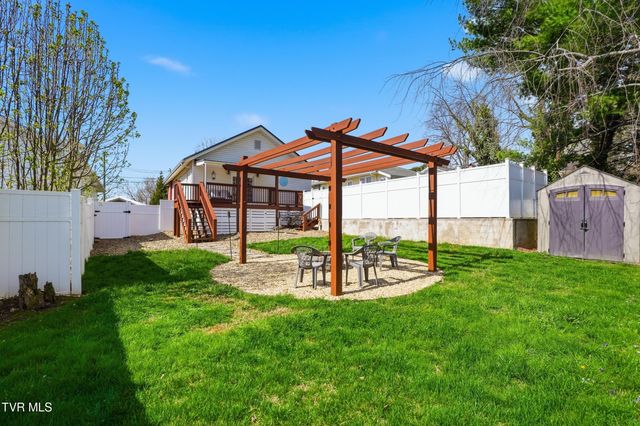 916 East Hillcrest Drive, Johnson City, TN 37604