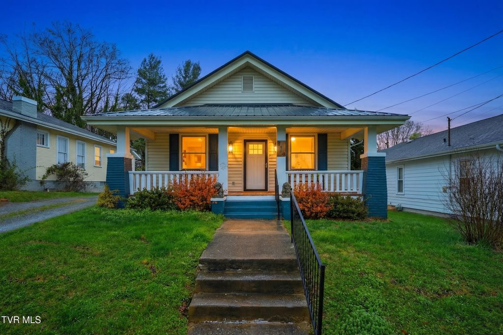 916 East Hillcrest Drive, Johnson City, TN 37604