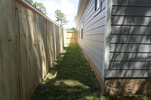 9583 Darkwood, Willis, TX 77318