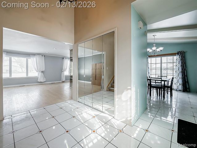 2365 Niagara Drive, Troy, MI 48083