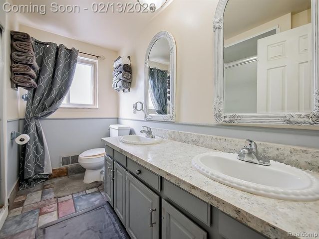 2365 Niagara Drive, Troy, MI 48083