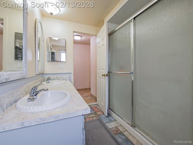 2365 Niagara Drive, Troy, MI 48083